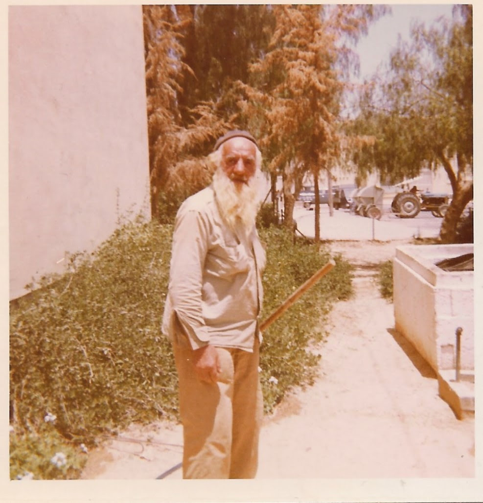 Ofakim Israel, gardener landscaper