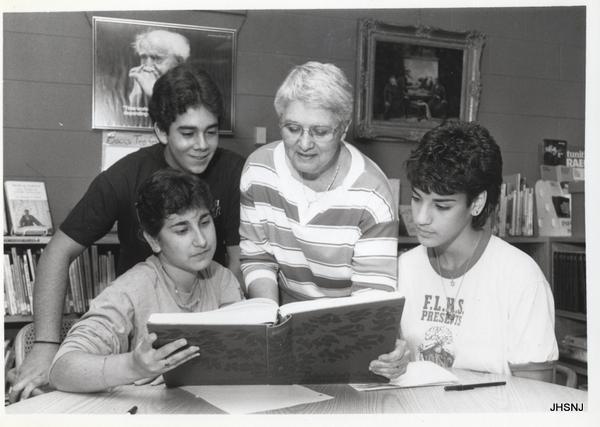 Sylvia Firschein teaching students in Hebrew School