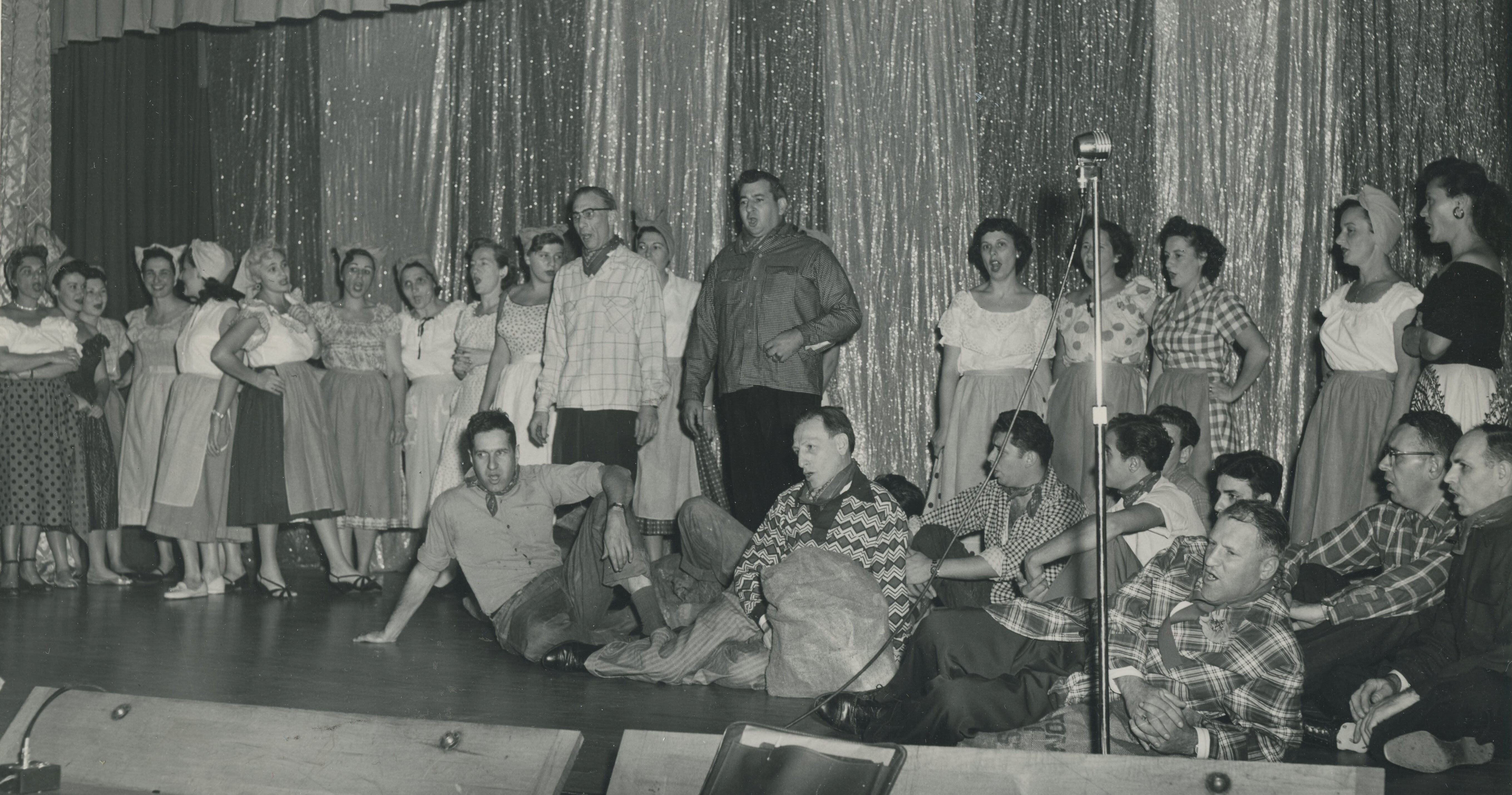 Marion Robinson, Ruth Barnert, Matty Robinson, Pauline Mendelson, Ida Coburn, Jack Kellner, Bill Freilander, Fanny Kellner(?)