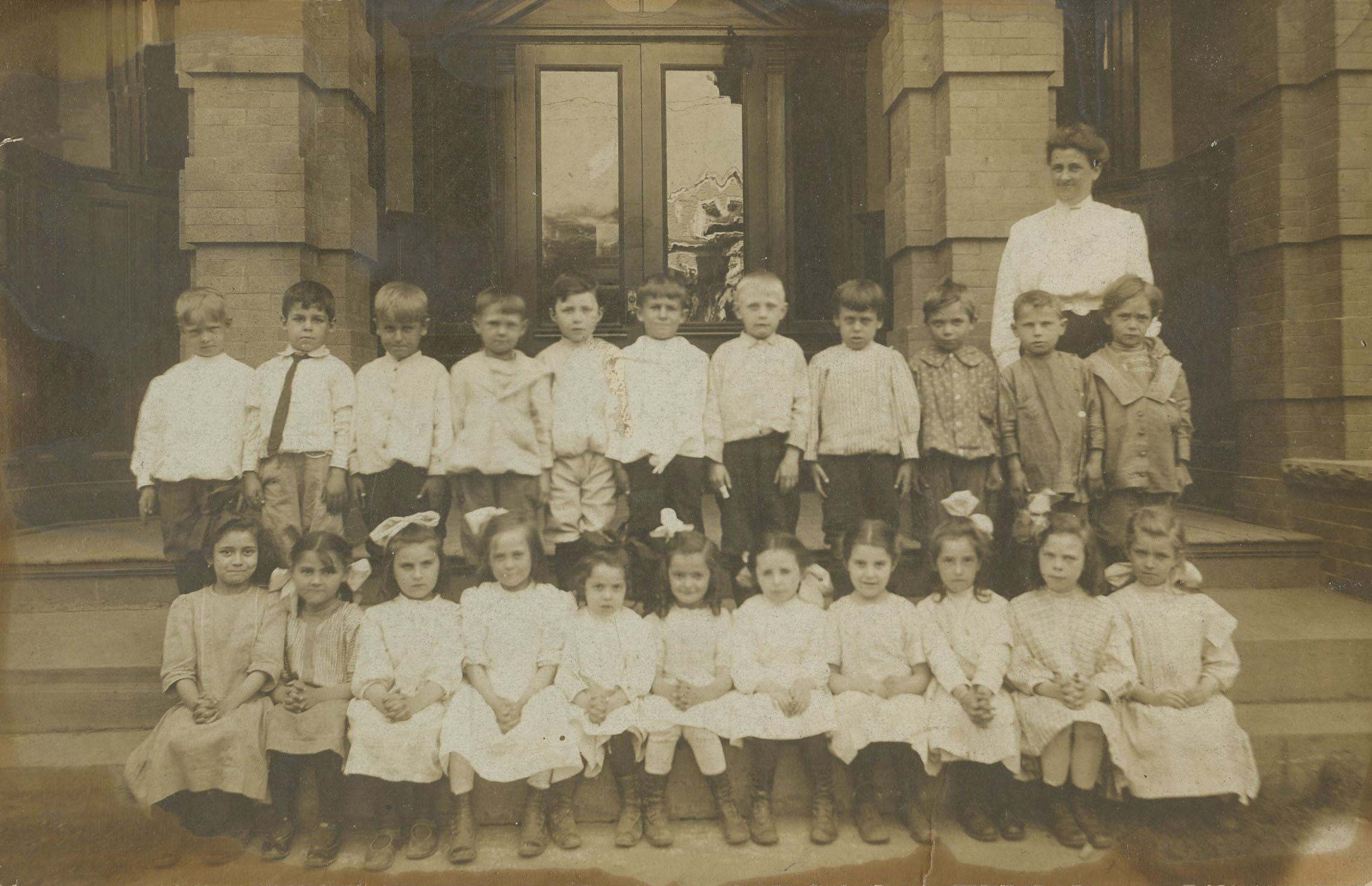 Passaic (NJ) School #9 first grade, 1911-1912, Miss Dibble (teacher), Ruth Einharn (Nadell)