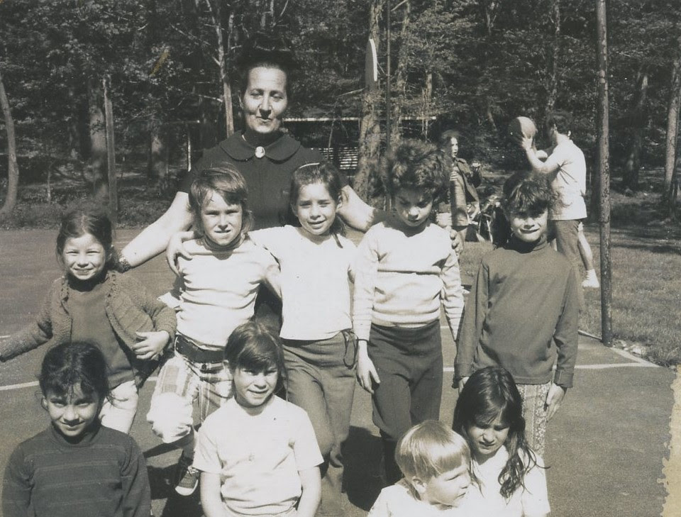 Dvorah Orbach, kids, Schneider Building Y Picnic, Paterson NJ, May 1971