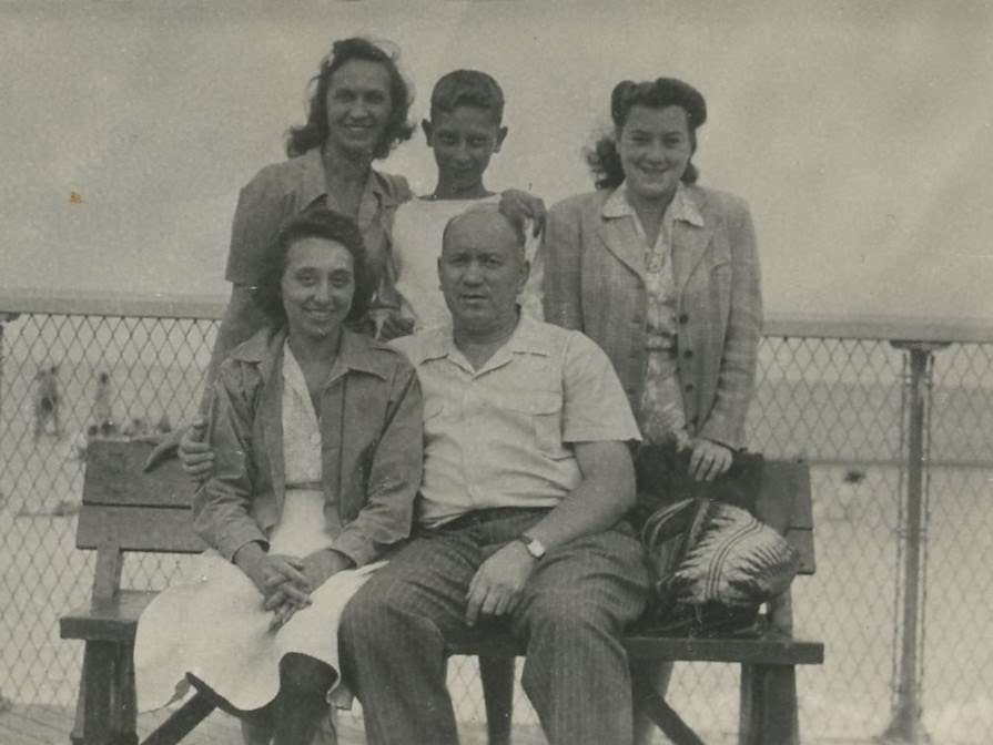 Meyer Cohen, Rose Greenstein, Marvin Cohen, Edythe Levy (Freilech), Northern New Jersey, beach