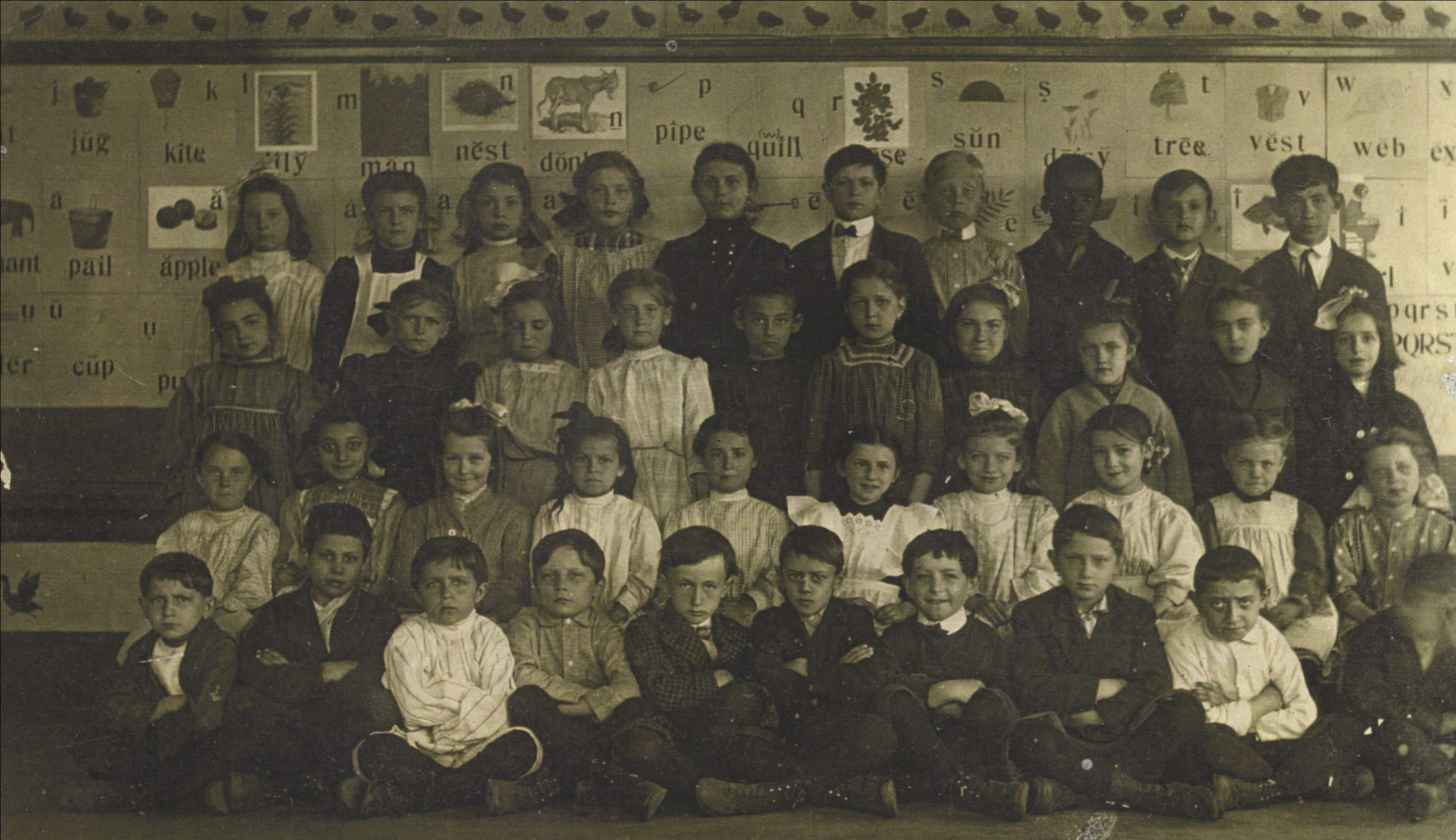 Northern New Jersey, children class photo, 1909-1910