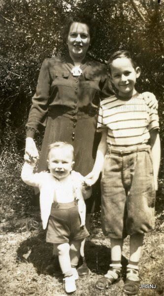 Stella Mann with her children 1943