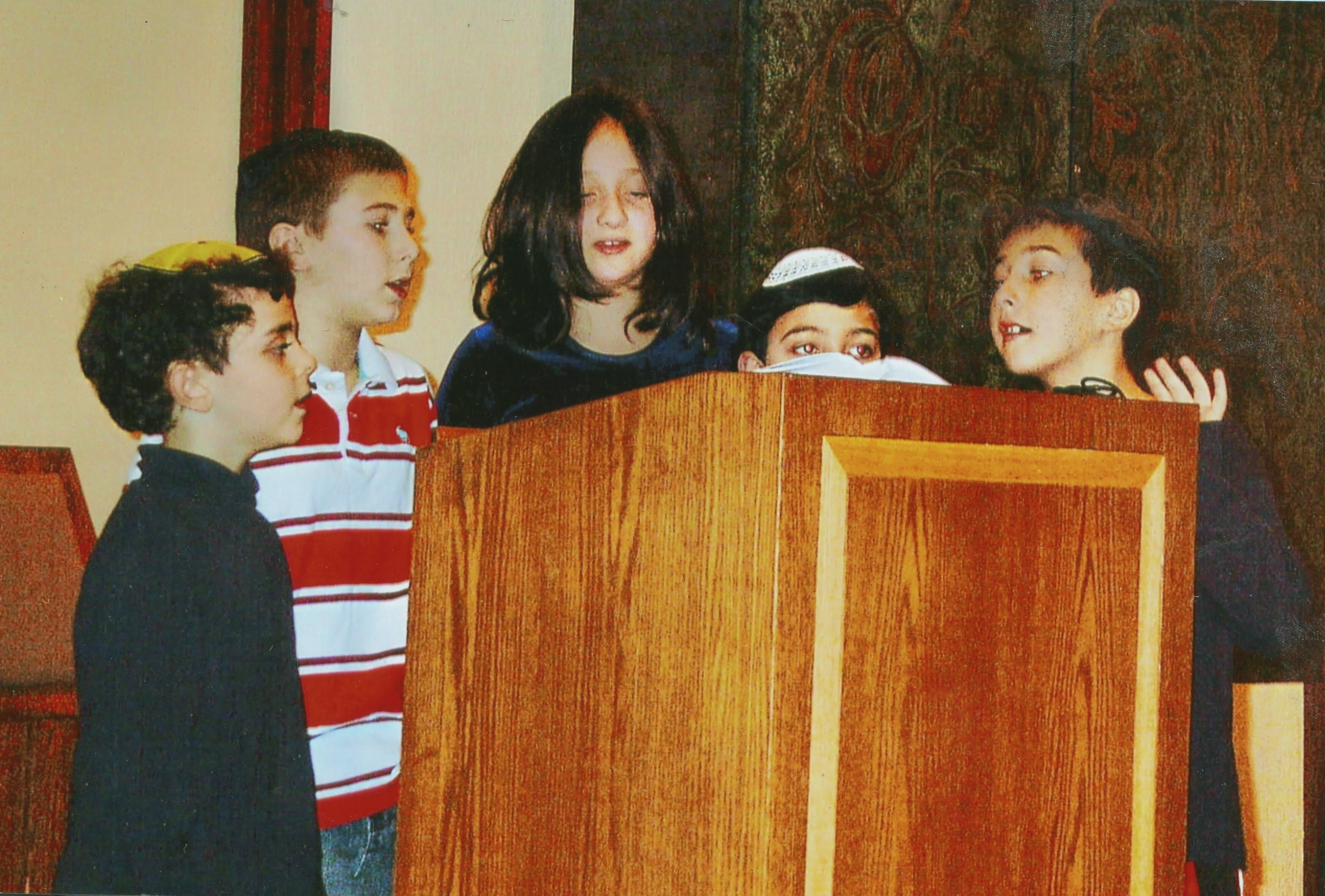 kids singing Hanukkah songs at Leonia Sons of Israel