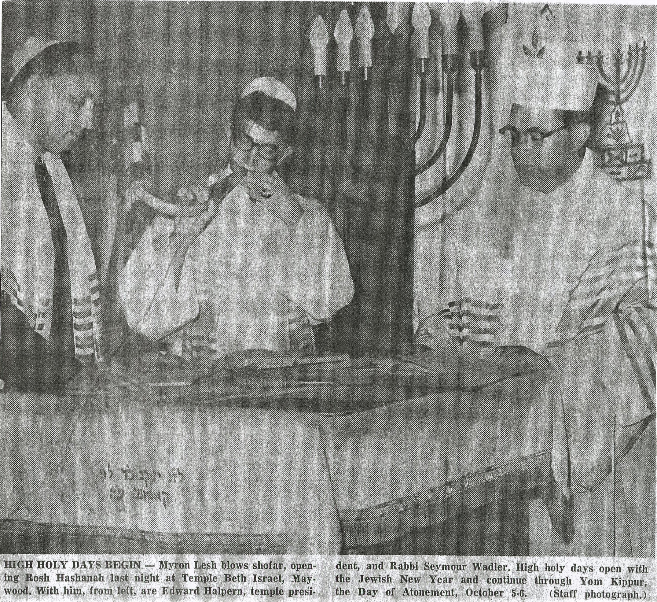 Temple Beth Israel, Maywood, 1974, Myron Lesh blowing shofar, Edward Halpern, Rabbi Seymour Walder