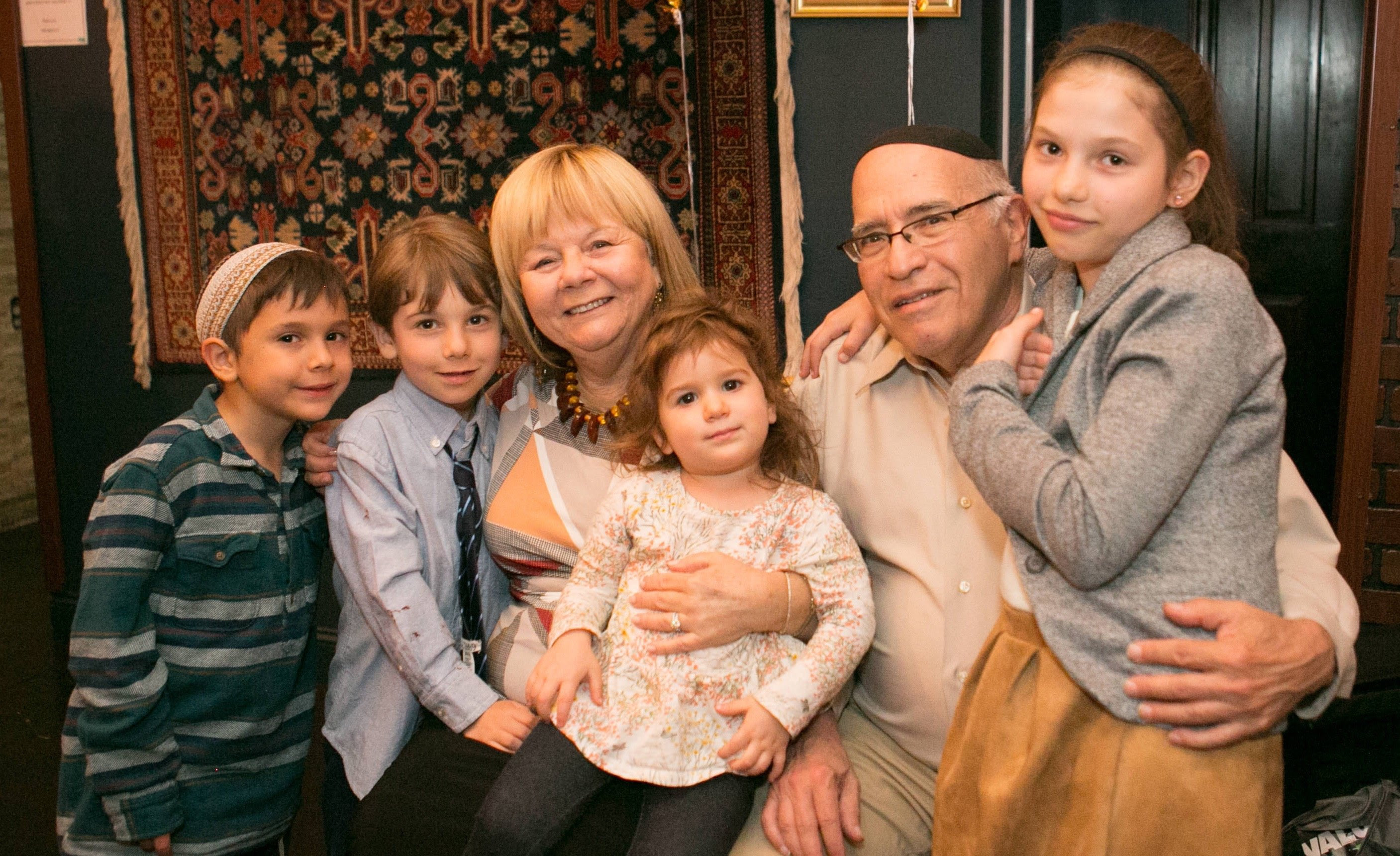 Richard & Helen Schwimmer and grandchildren