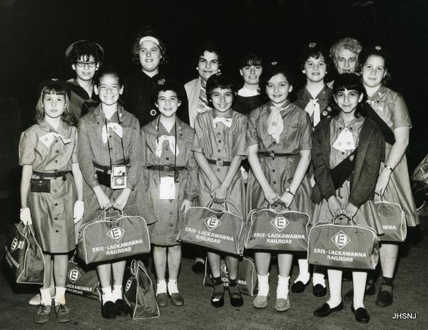 Paterson New Jersey, YMHA Girl Scout Troup 7, Niagara Falls trip 1963, Erie-Lackawanna Railroad bags