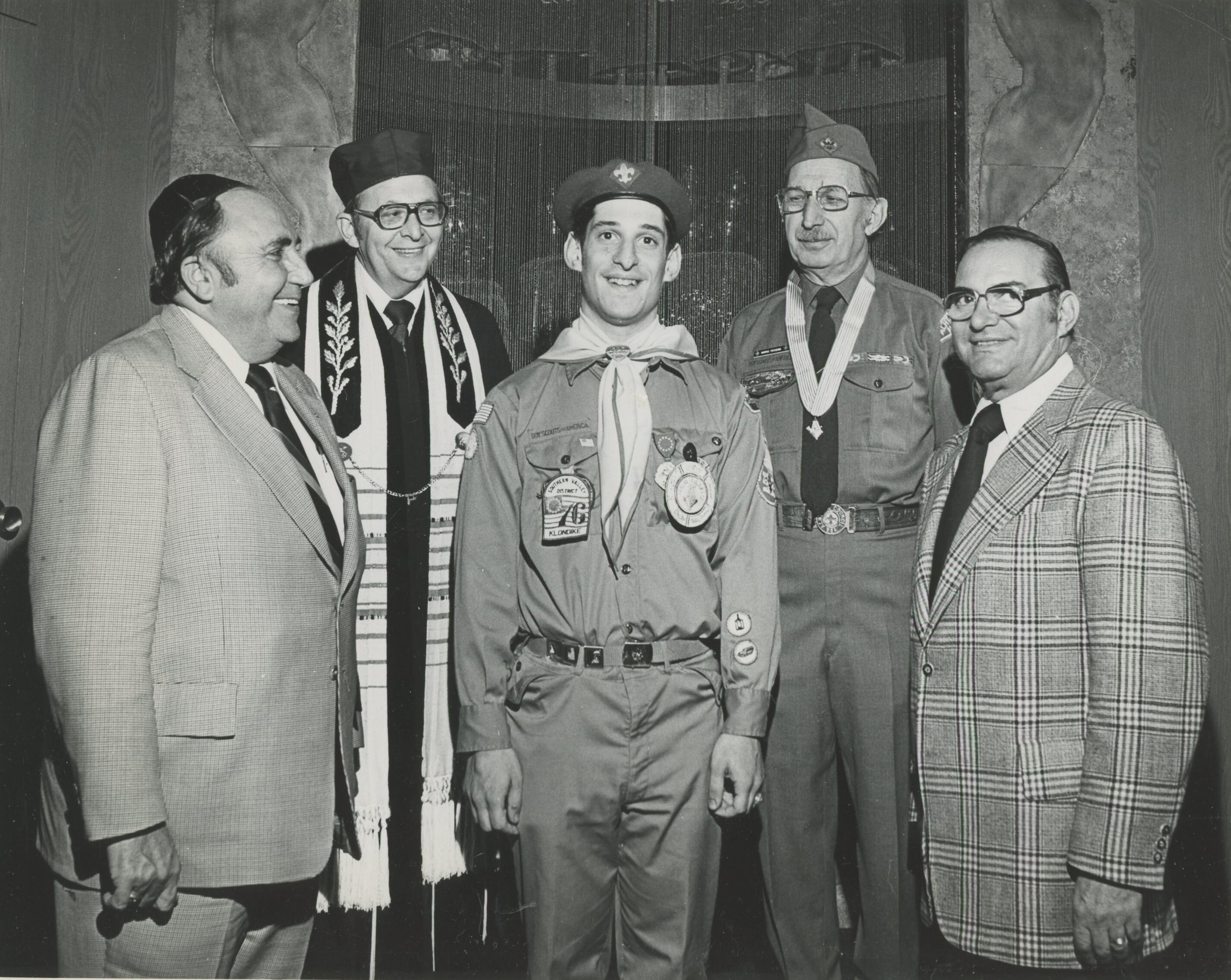 Ner Tamid Award presented to Peter Goldstein, 1976
