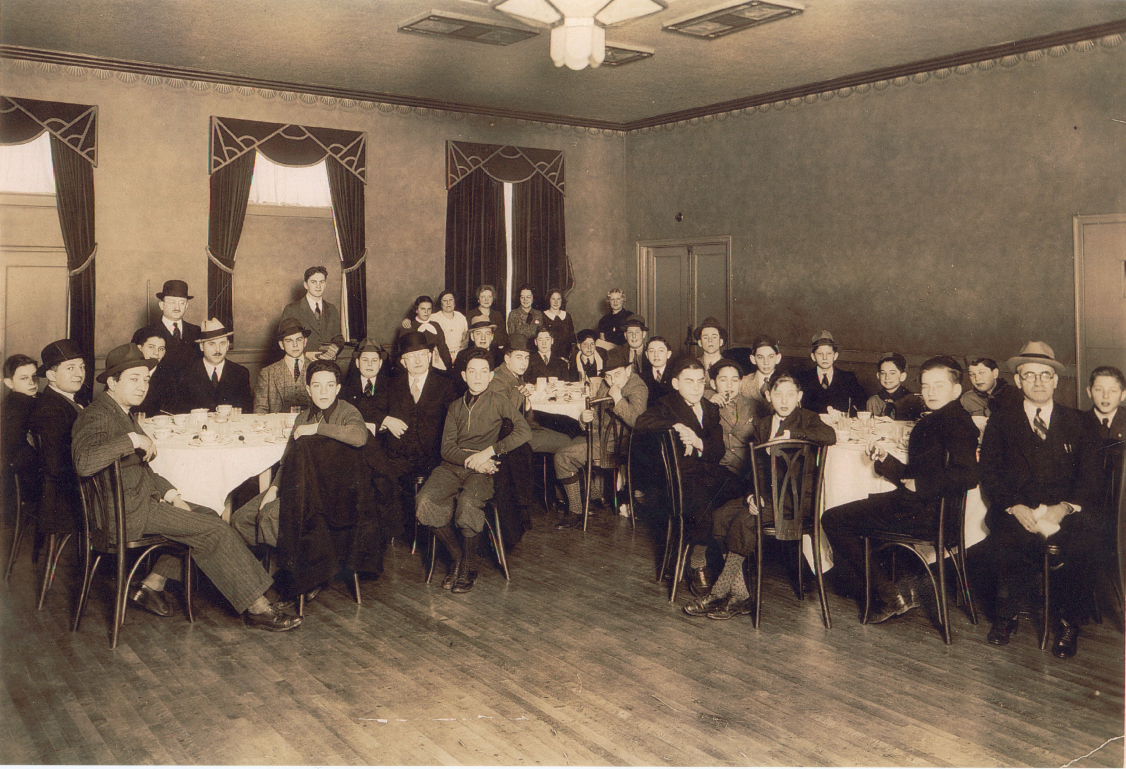 Paterson New Jersey, large group of men, women, children, Rabbi Reuben Kaufman