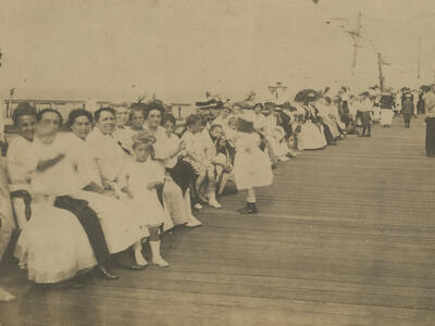 Celia Abrahams, Rachel Abrahams, Keansburg NJ shore, c.1913