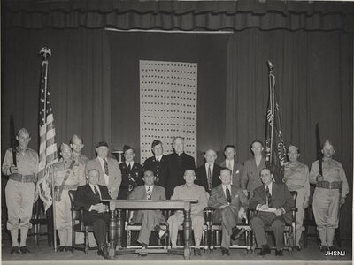Veterans_honoring_flag_day_1942